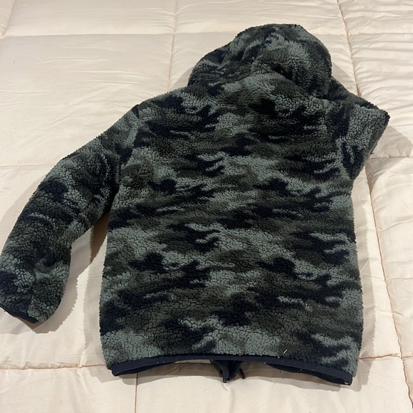 Eddie Bauer Boys Plush Reversible Hooded Jacket - Excellent Condition - Picture 6 of 9